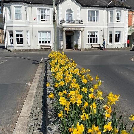Dolphin Hotel Bovey Tracey Exteriör bild