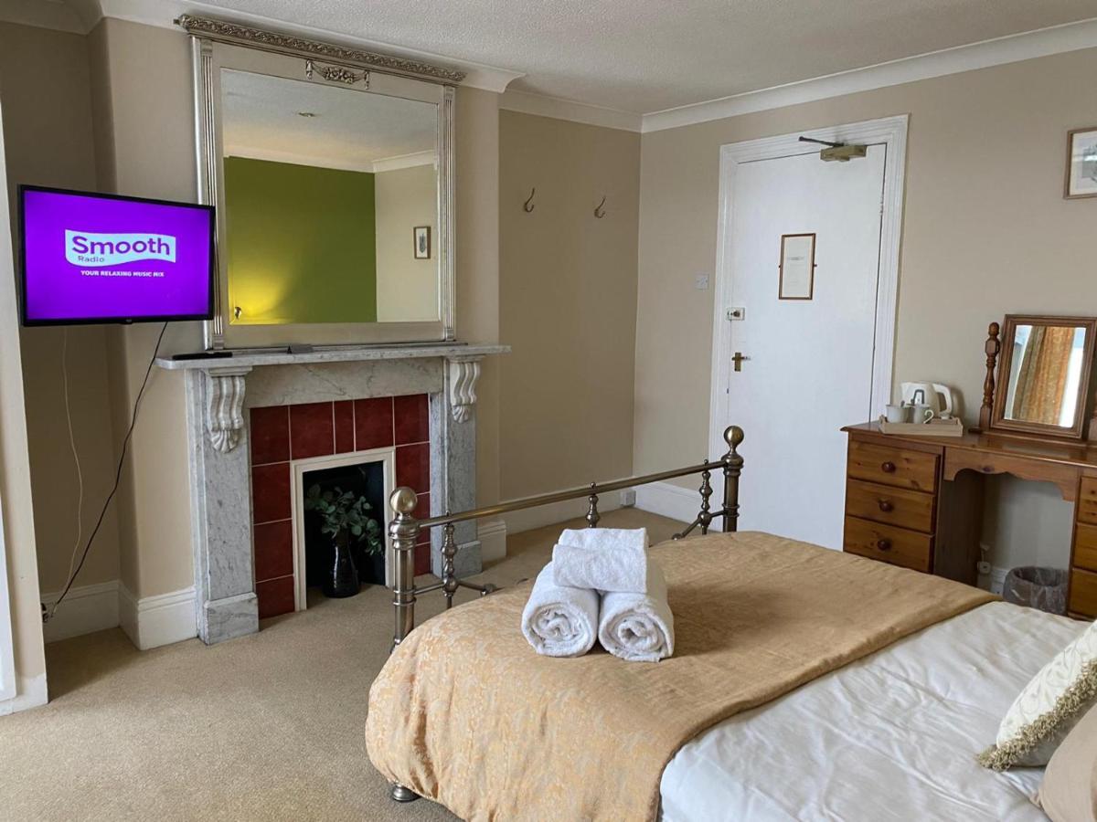 Dolphin Hotel Bovey Tracey Exteriör bild