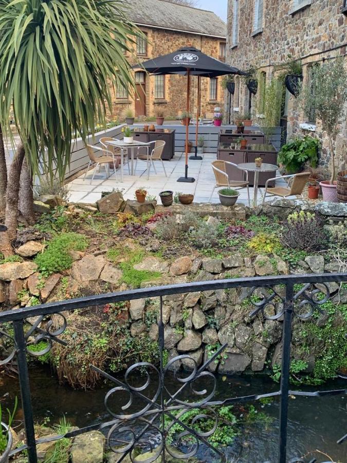 Dolphin Hotel Bovey Tracey Exteriör bild